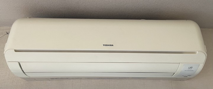 地域限定工事費込み 東芝エアコン RAS-221UR（W）2010年製