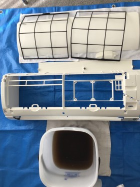 分解パーツ洗浄後及び洗浄汚水