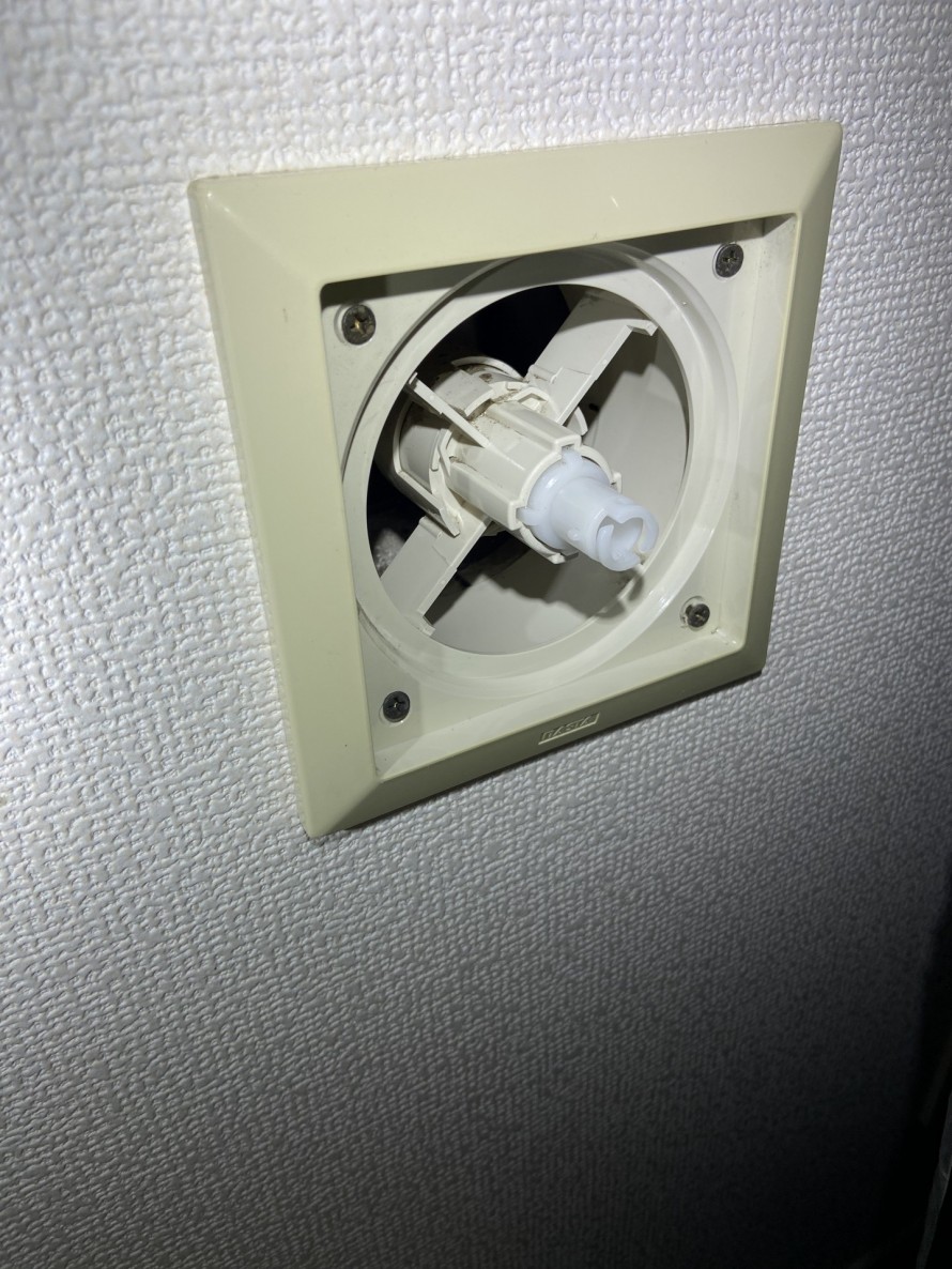 吸気口内部も拭き上げます