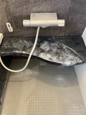 黒色のシャンプー台